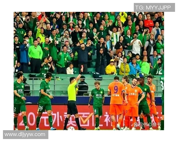 足球明星在比赛中意外被绊倒瞬间引发热议球迷纷纷讨论其表现与裁判判罚