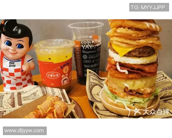 足球明星挑战汉堡极限踢球视频引发网友热议与欢笑