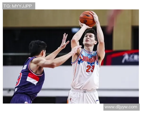 成都足球队以62分稳居锦标赛积分榜首位争夺冠军势头强劲